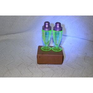 Uranium Hazel- Atlas Block Optic Green Salt& Pepper Shakers 4 1/2" (Pre-Owned)